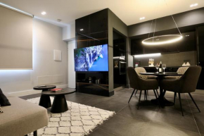 Spacious modern appartement in Monumental building- amazing finish - workspace - walk in closet - Historical Centre